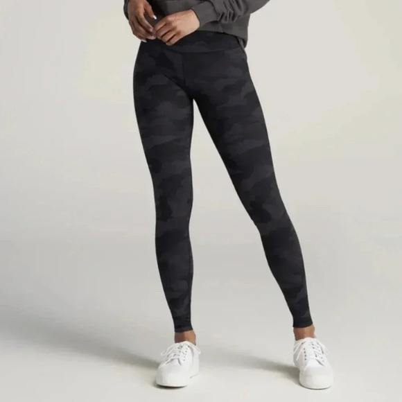 NEW American Giant Black Gray Camo Leggings Size 2 Pocket Power Legging - Picture 1 of 5